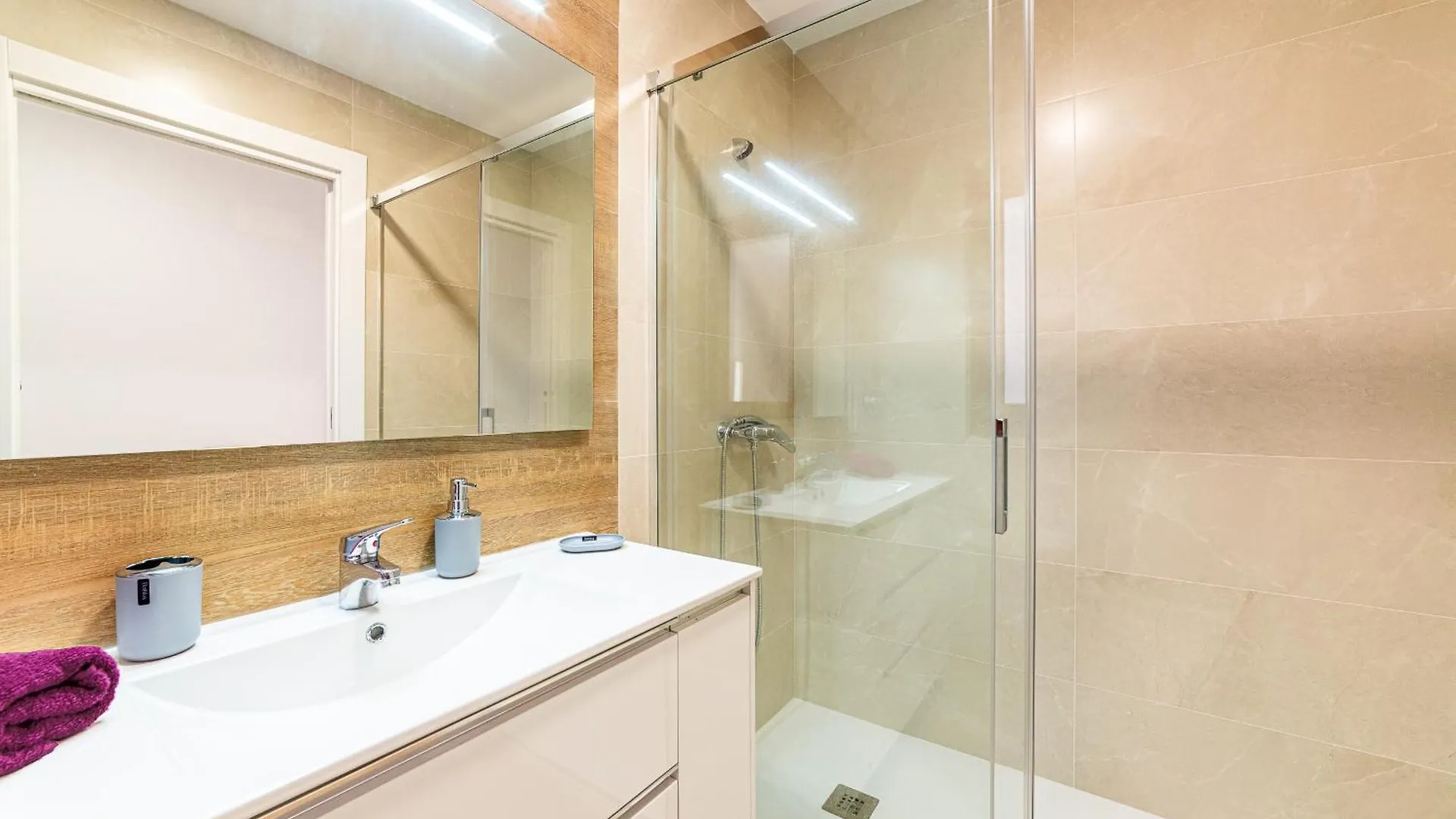 Casa Gomez, Parking Gratuito En Pleno Centro Apartment Almeria
